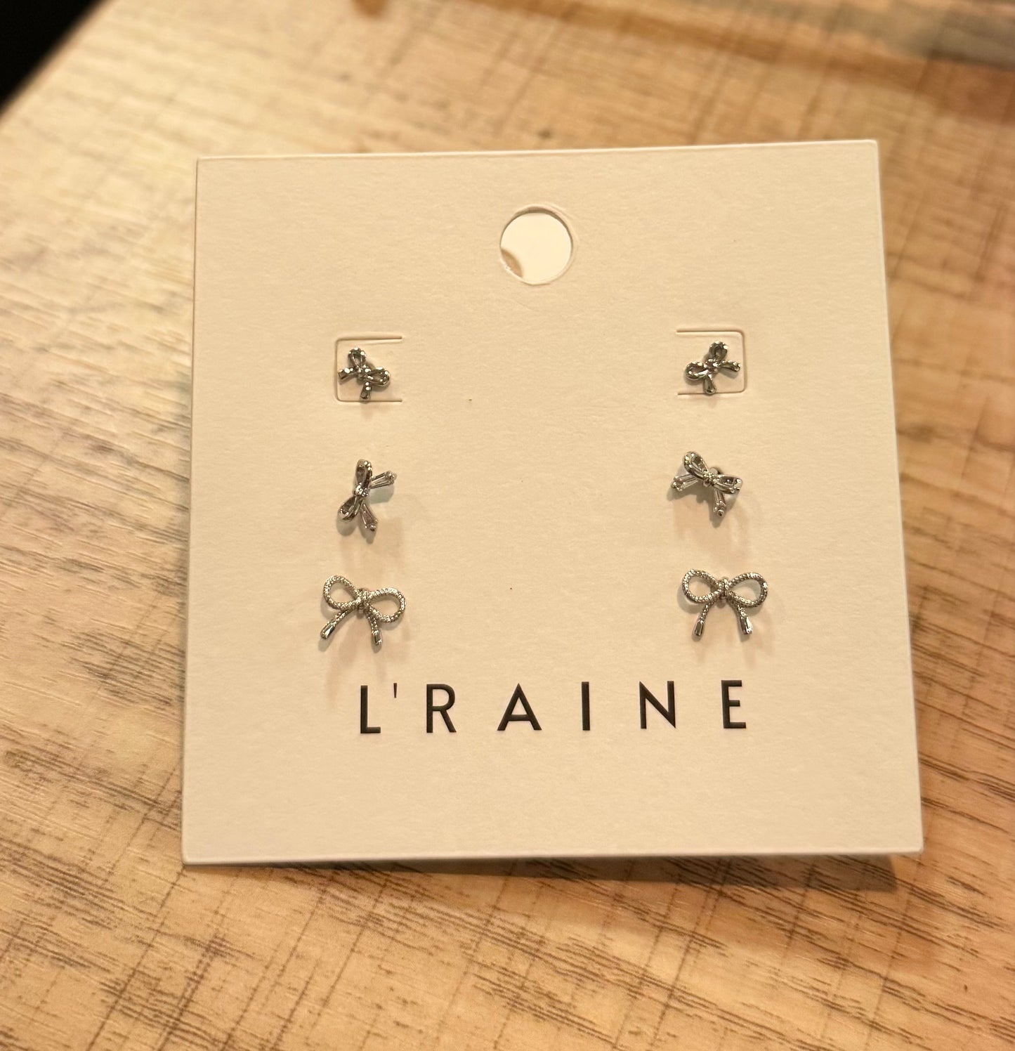 Bow Stud Set
